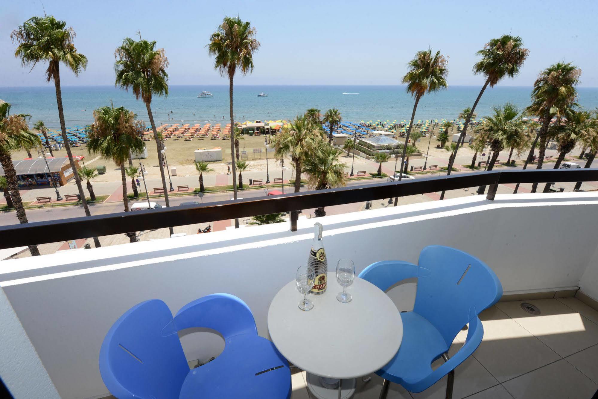 Les Palmiers Beach Boutique Hotel & Luxury Apartments Lárnaka Kültér fotó